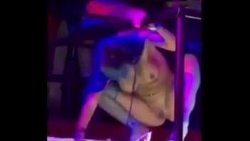 Odtwórz Zespoły Cardi b na żywo