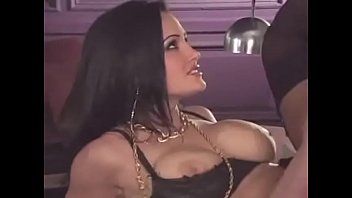 Jouer Anche la milf lisa ann ha difficoltà a far entrare quel pezzo di cazzo