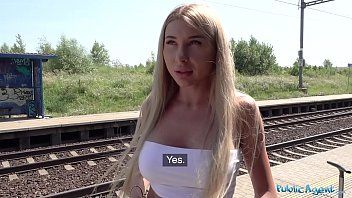 Redare Sex în public într-o gară cu franceză marilyn crystal