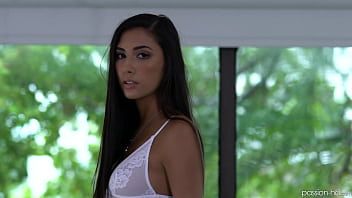 Play A top model wants love and sex