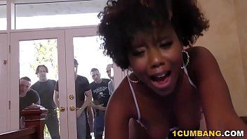 Redare Daizy Cooper este gangbanged