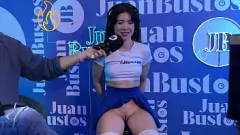 Reproduzir Vício em trio e buceta suculenta de Soifiee Cooper no podcast de Juan Bustos