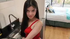Jouer Latina sexy dilettante si vendica del suo capo con un pompino cattivo e un cazzo di doggy in bagno