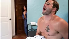 Play Masseuse Offers Explicit 'Off-Menu' Service - Nathan Bronson, Gal Ritchie