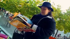 Reproducir Morena gordita con enorme culo apesta y monta una gran polla