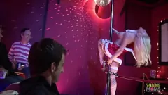 Jouer Christmas Anal Extravaganza: Strip Club MILFS in gruppo Frenzy sessuale