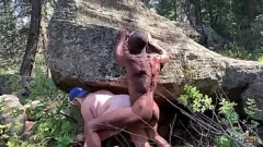 Jouer L'entraîneur Cardher domine Leila Jane lors d'une séance de pipe interraciale et de levrette en plein air avec un gros cul, de gros seins et une énorme BBC