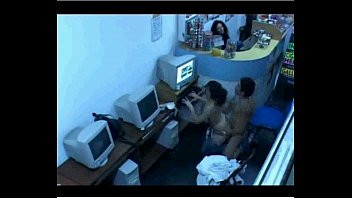 Play Hot sex in a cyber cafe
