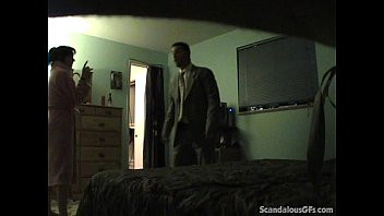 Play Unfaithful housewife caught by her husband