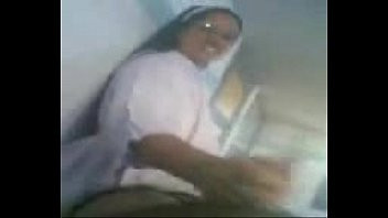 Odtwórz Nun kurwa z młodym nastolatkiem - skandal seksualny