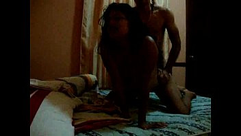 Jouer Jeune fille d'Equateur qui triche, baise et parle. "C'est plus riche que de le faire avec mon mari"