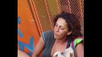 Jouer Vagabondo si masturba in pieno giorno
