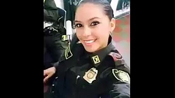 Odtwórz Film porno z prawdziwą policjantką pieprzącą się z chłopakiem
