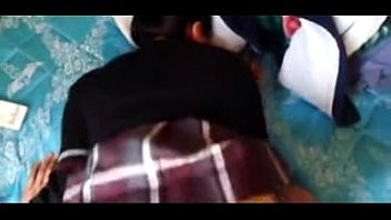 Reproduzir Pai pervertido pega sua filha quando ele retorna da escola