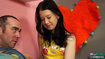 play Abuse sexuellement de sa nièce, il devrait aller en prison!