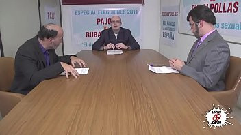 Abspielen Rajoy und ein anderer spanischer Politiker verabschieden sich von seiner Regierung