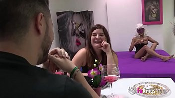 Afspelen Dikke hoer en Marrana op Fakings pornodiner (Spaans)