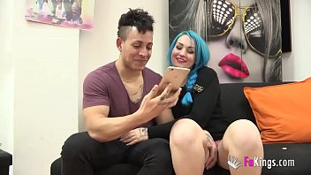 Jouer Partagez votre petite amie avec un inconnu (porno espagnol)