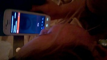 Odtwórz Nagrywa, jak jego żona ostro ją rucha, podczas gdy dziwka rozmawia przez telefon