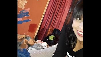 Reproducir Chupando la polla del hermano pequeño de su marido