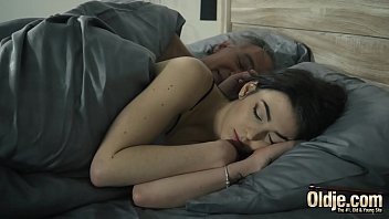 Jouer Si sveglia nonno a scopare