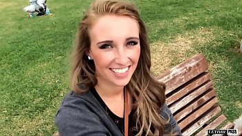 Reproducir Esta chica es mucho más sexy de lo que crees
