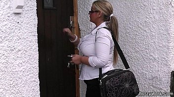 Play Busty curvy woman gets fucked from behind
