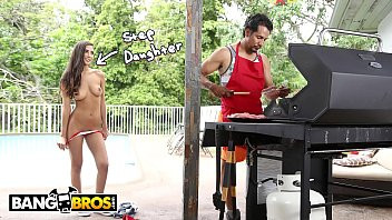 Play Cañon's stepdaughter gets naked, as a father's day gift, while he is preparing the barbecue