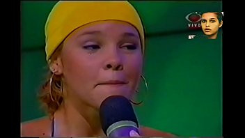 Jouer Paloma fiuza appare in televisione mostrando il culo e le gambe