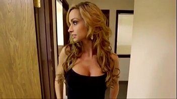 Jouer Ashley sinclair fait des heures supplémentaires en la suçant