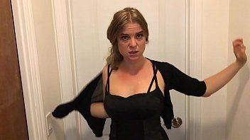 Jouer Slutty mature baise un client pour conclure la vente