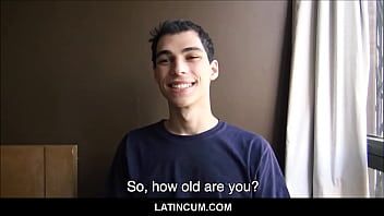 Reproduzir Melanie Hicks é uma mulher madura viciada em pênis de twink
